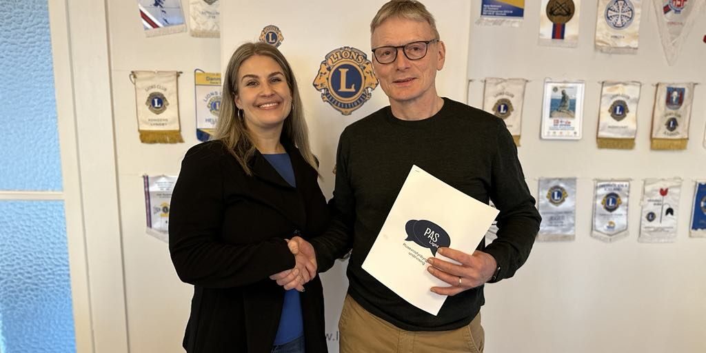 Mynd Lions og PAS Light