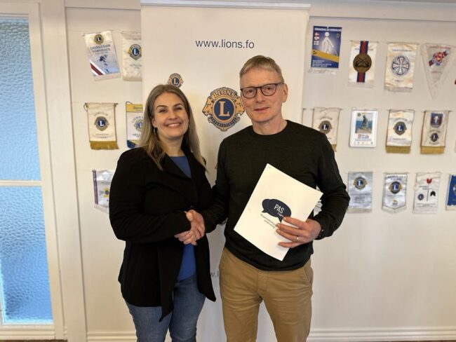 Mynd Lions og PAS Light